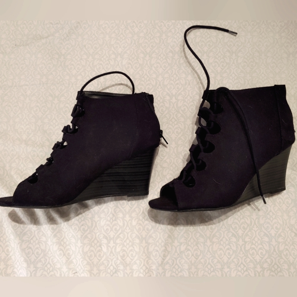 Report booties